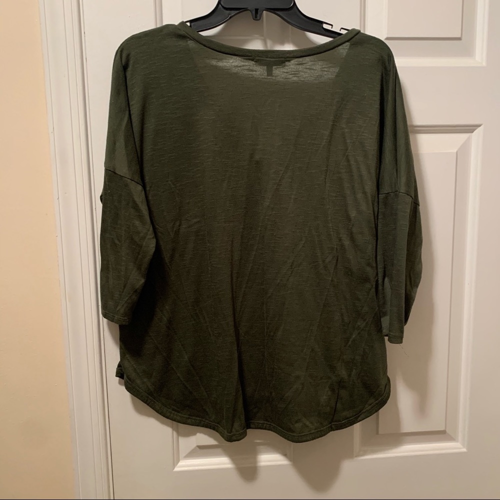 Green shirt - Picture 2 of 3